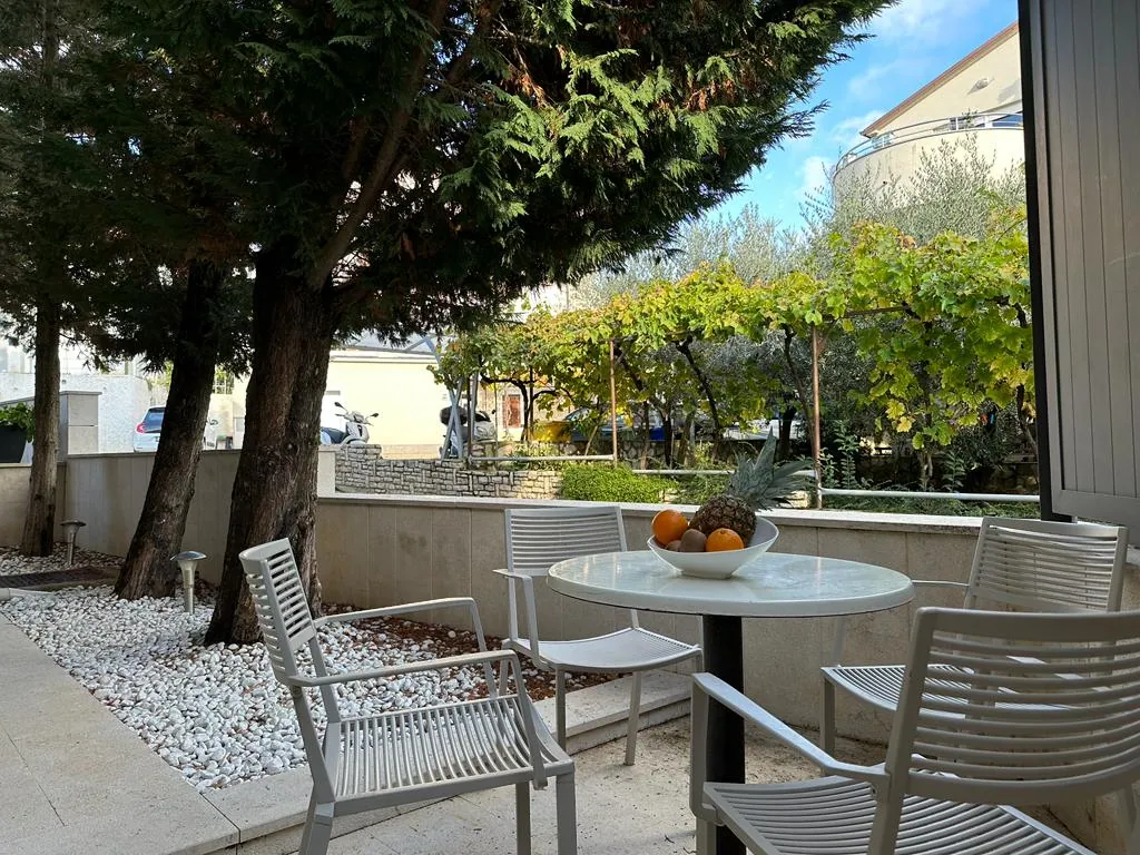 Studio Apartment with Terrace