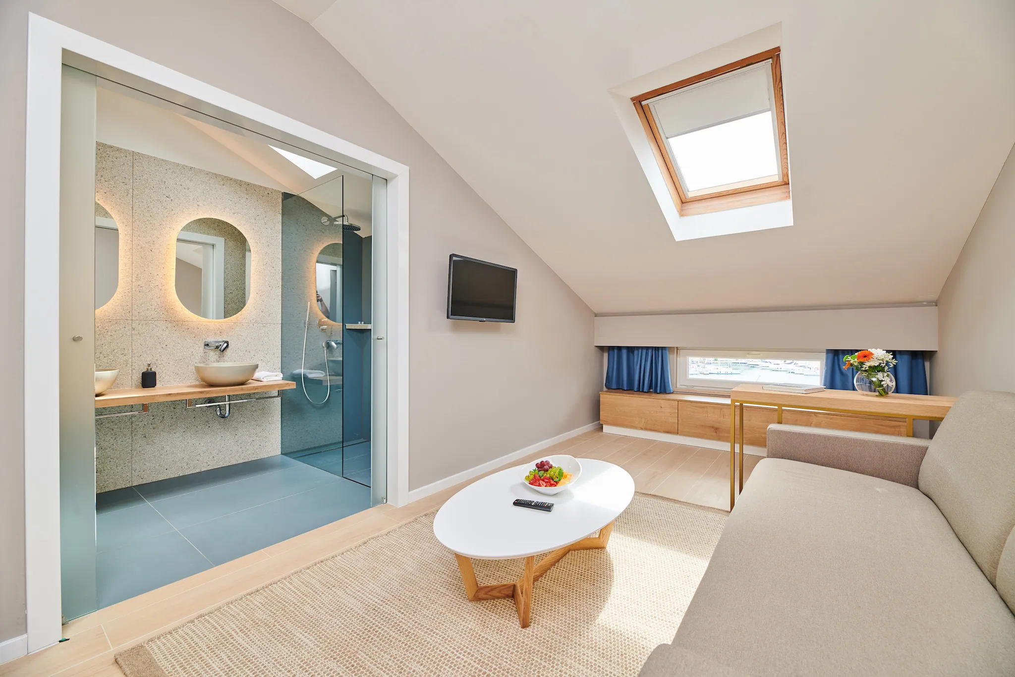One-Bedroom Suite with Balcony and Sea View